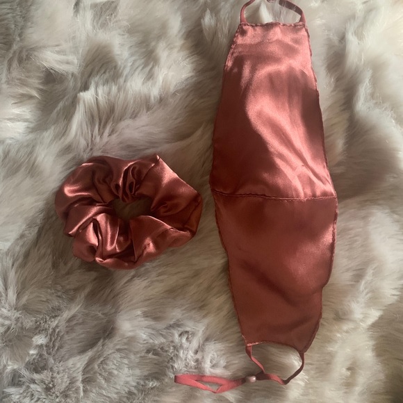 Satin Face Mask and Scrunchie (4 sets) - Picture 5 of 5